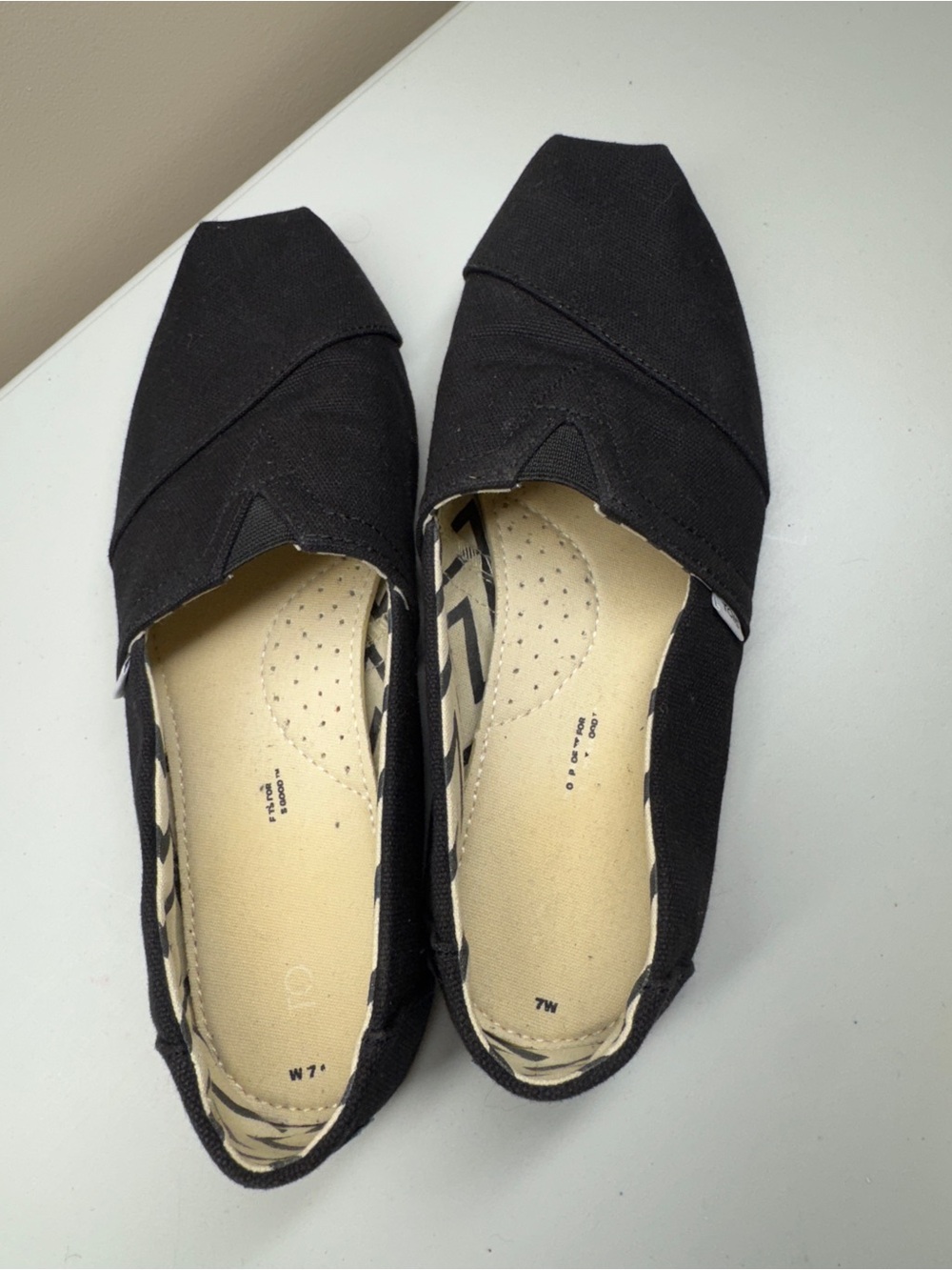 Toms Black Slip-On Flat shoes- Women's Comfort Shoes size 7